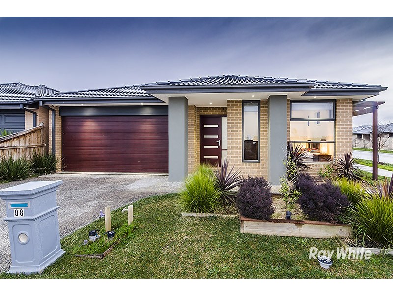 88 Glenelg Street, Clyde North VIC 3978