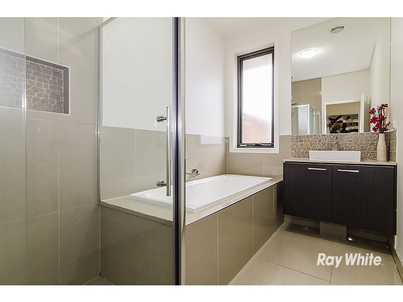 88 Glenelg Street, Clyde North VIC 3978