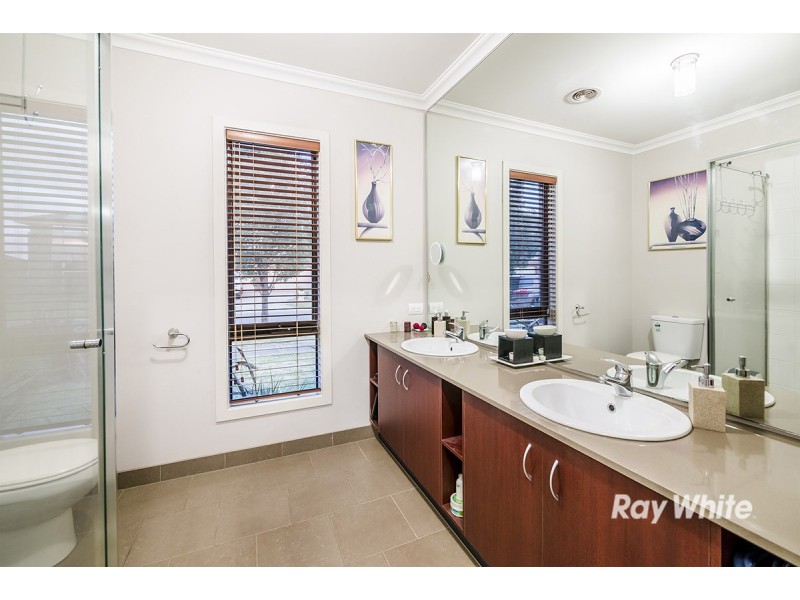 11 Dan Morgan Drive, Cranbourne East VIC 3977