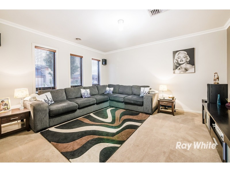 11 Dan Morgan Drive, Cranbourne East VIC 3977