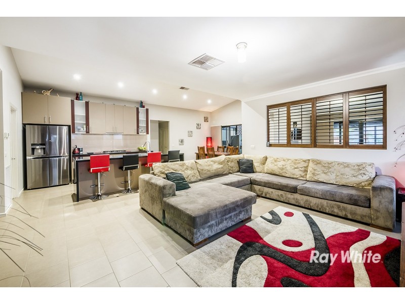 11 Dan Morgan Drive, Cranbourne East VIC 3977