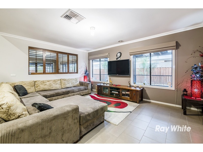 11 Dan Morgan Drive, Cranbourne East VIC 3977