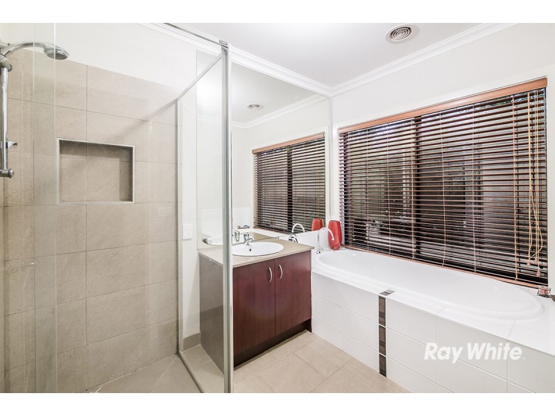 11 Dan Morgan Drive, Cranbourne East VIC 3977