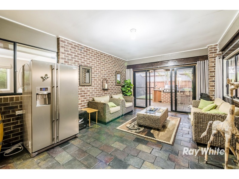 11 Dan Morgan Drive, Cranbourne East VIC 3977