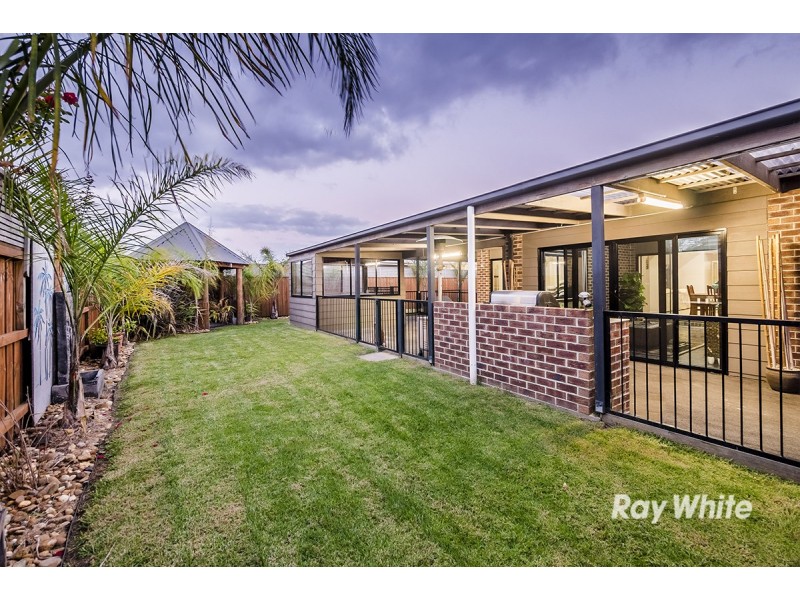 11 Dan Morgan Drive, Cranbourne East VIC 3977