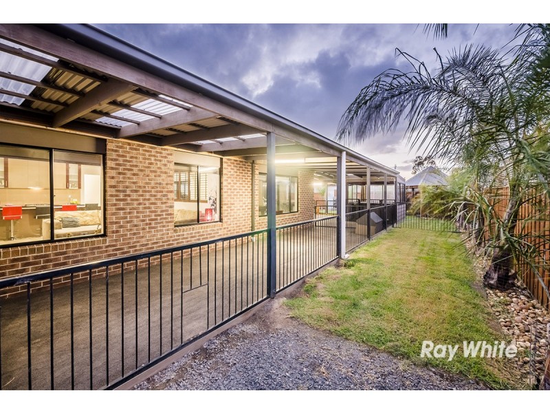 11 Dan Morgan Drive, Cranbourne East VIC 3977