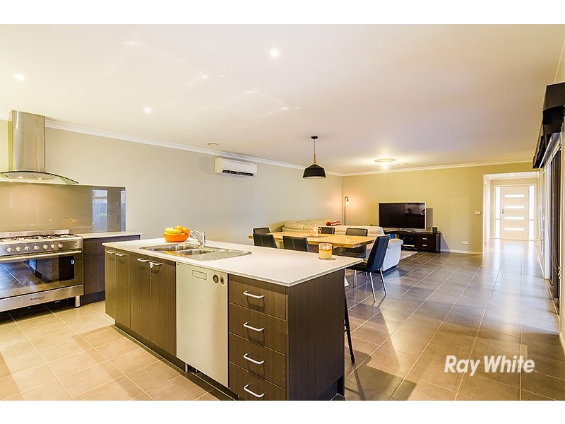 21 Wild Scotchman Way, Cranbourne East VIC 3977