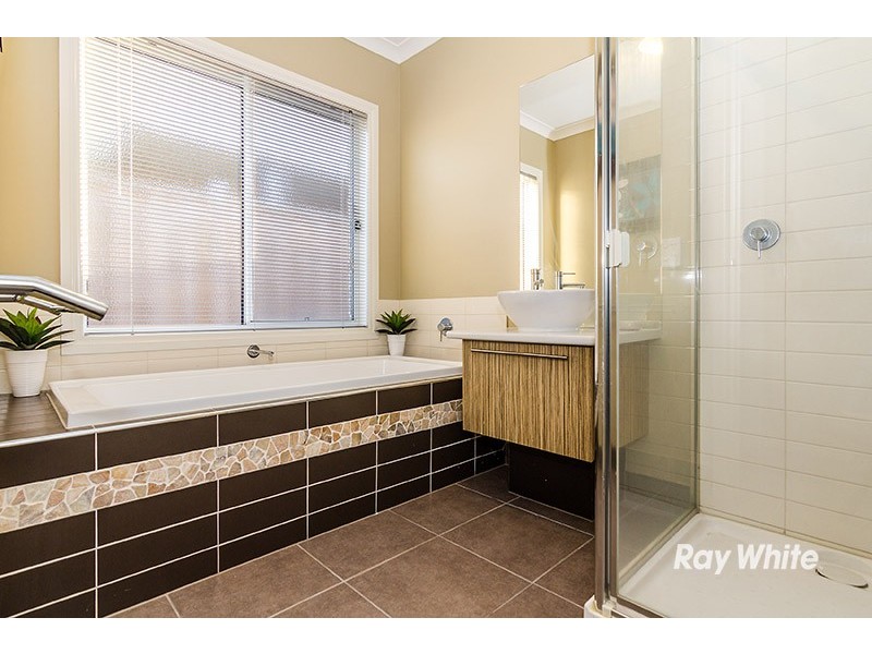 6 Hugden Road, Lyndhurst VIC 3975