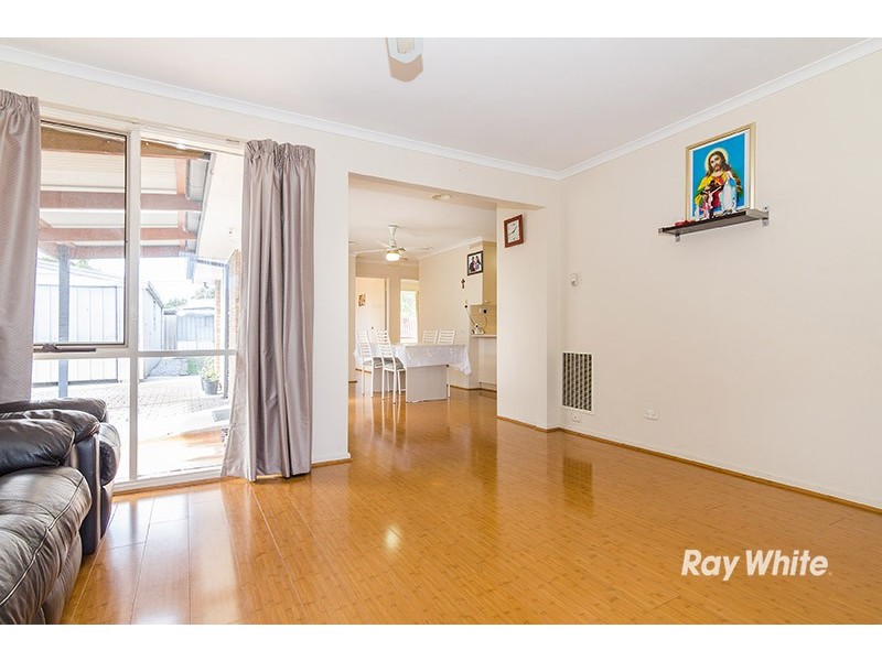 6 Jindalee Gardens, Cranbourne West VIC 3977