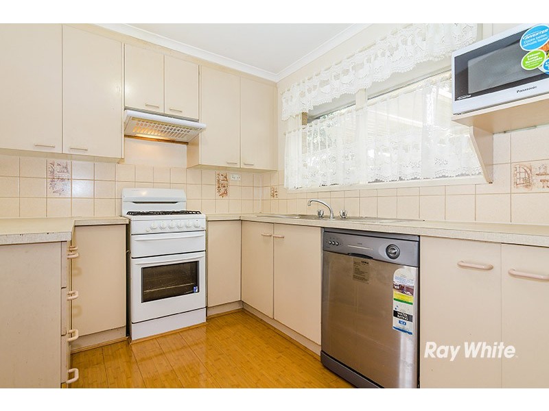 6 Jindalee Gardens, Cranbourne West VIC 3977