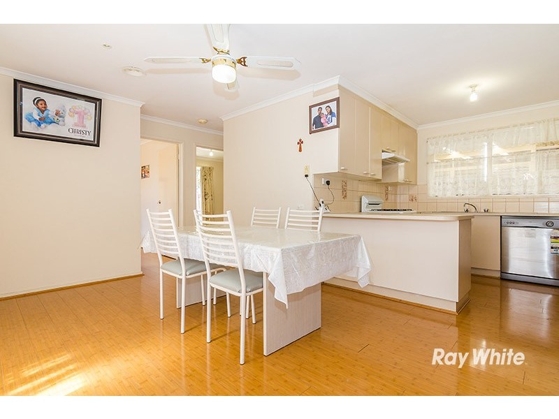 6 Jindalee Gardens, Cranbourne West VIC 3977