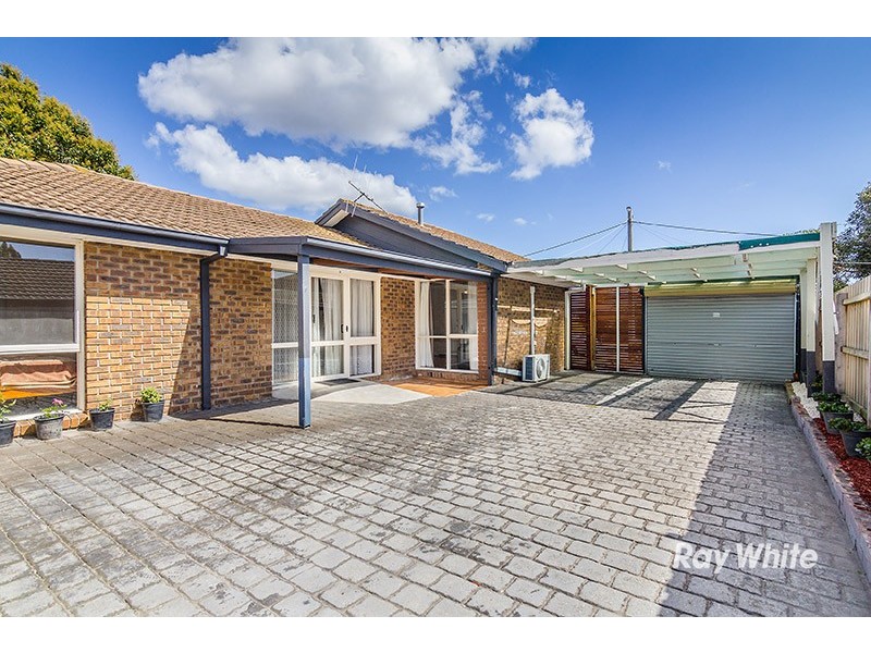 6 Jindalee Gardens, Cranbourne West VIC 3977