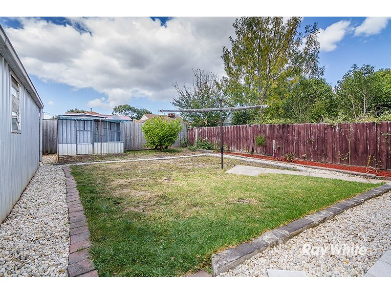 6 Jindalee Gardens, Cranbourne West VIC 3977