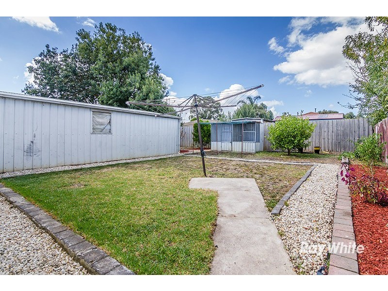 6 Jindalee Gardens, Cranbourne West VIC 3977