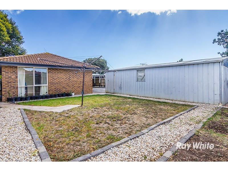 6 Jindalee Gardens, Cranbourne West VIC 3977
