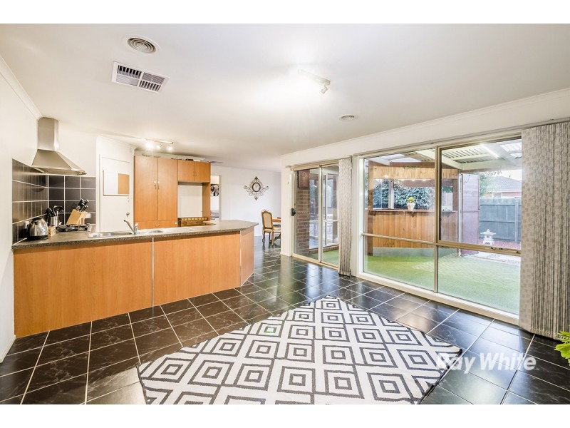 8 Greenbriar Way, Cranbourne West VIC 3977