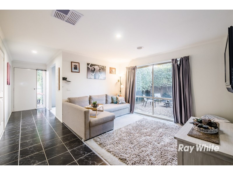 8 Greenbriar Way, Cranbourne West VIC 3977