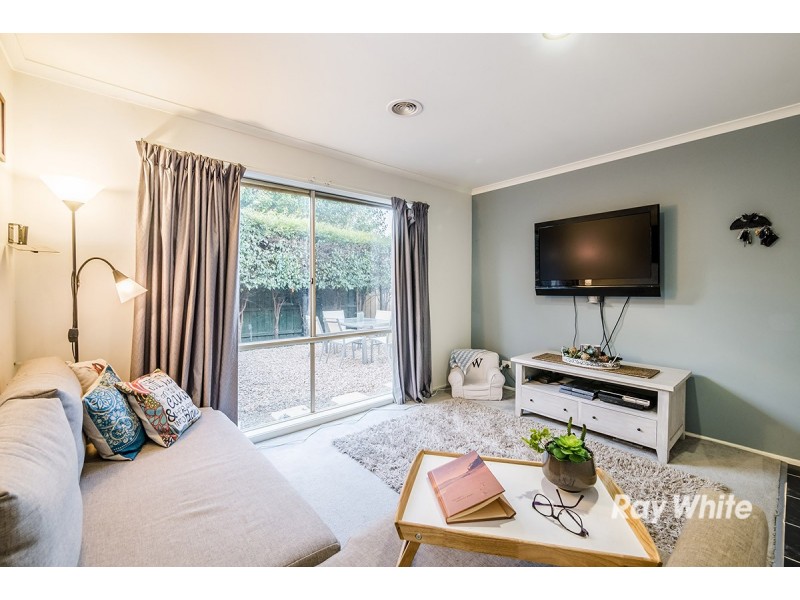 8 Greenbriar Way, Cranbourne West VIC 3977