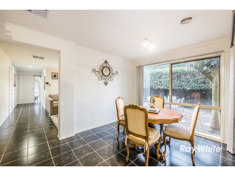 8 Greenbriar Way, Cranbourne West VIC 3977