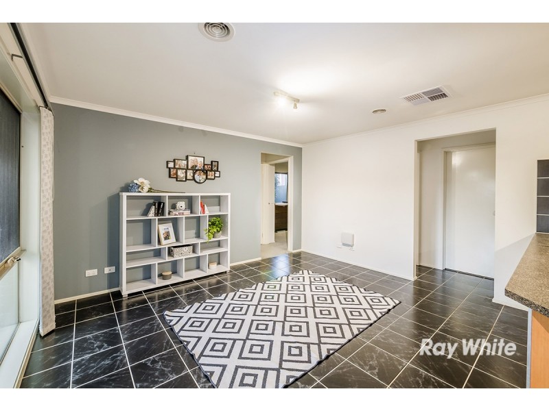 8 Greenbriar Way, Cranbourne West VIC 3977
