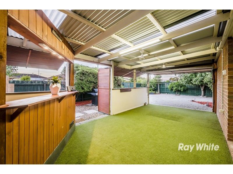 8 Greenbriar Way, Cranbourne West VIC 3977