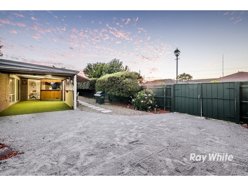 8 Greenbriar Way, Cranbourne West VIC 3977