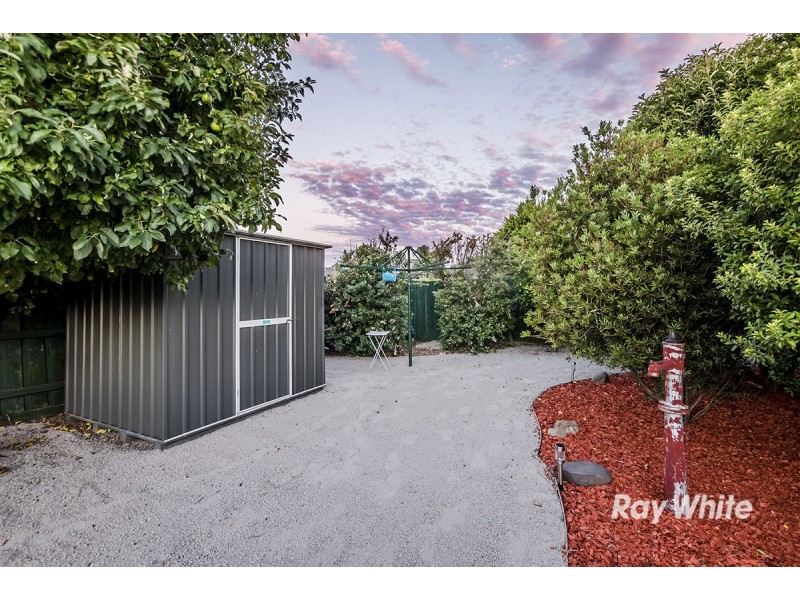 8 Greenbriar Way, Cranbourne West VIC 3977
