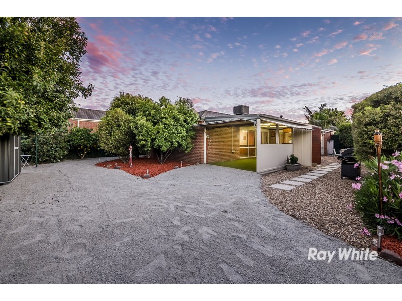 8 Greenbriar Way, Cranbourne West VIC 3977