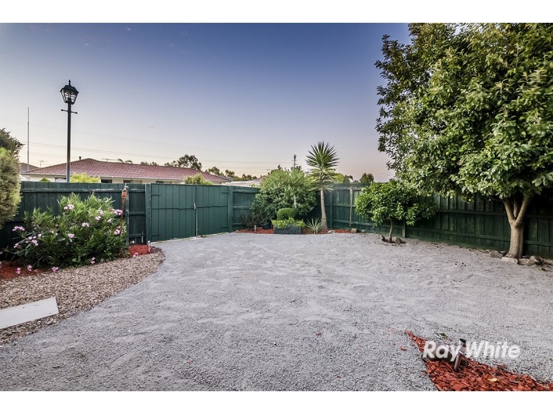 8 Greenbriar Way, Cranbourne West VIC 3977