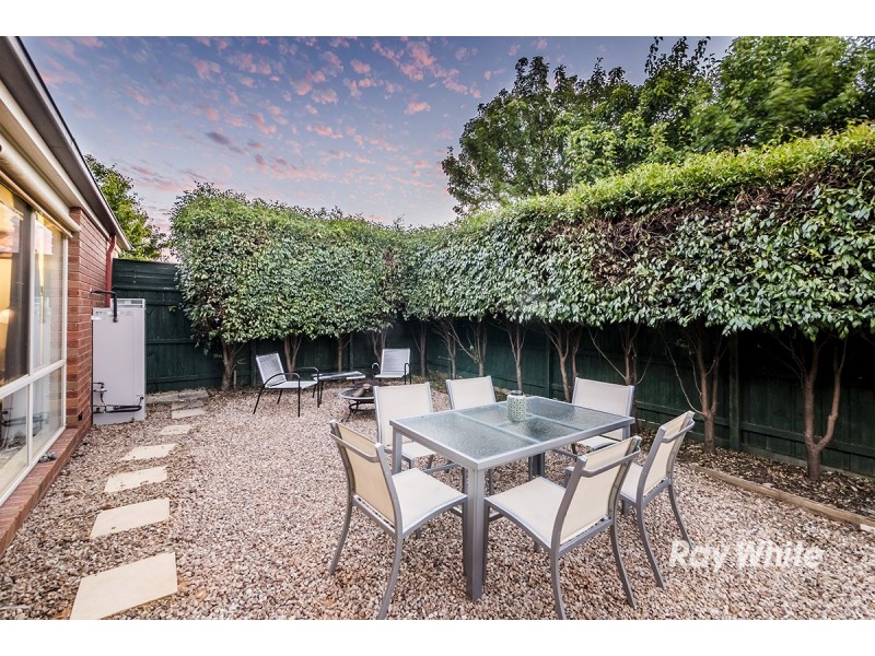 8 Greenbriar Way, Cranbourne West VIC 3977