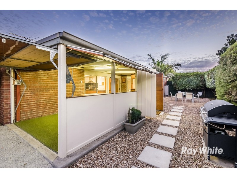 8 Greenbriar Way, Cranbourne West VIC 3977