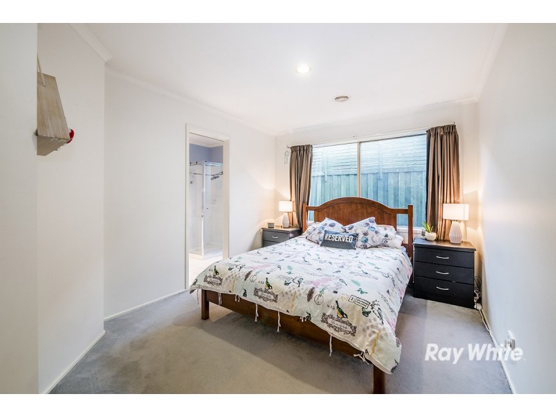 8 Greenbriar Way, Cranbourne West VIC 3977