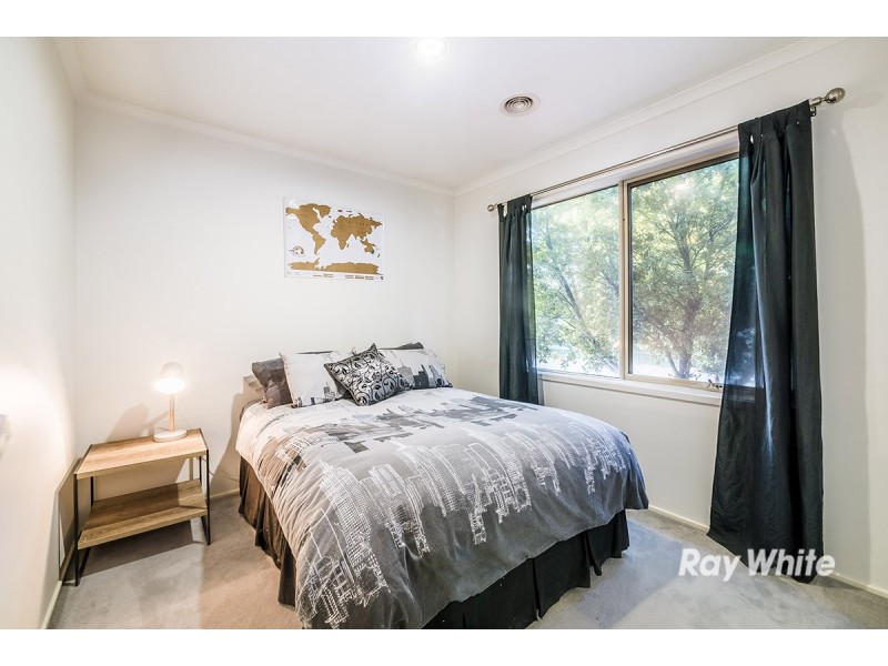 8 Greenbriar Way, Cranbourne West VIC 3977