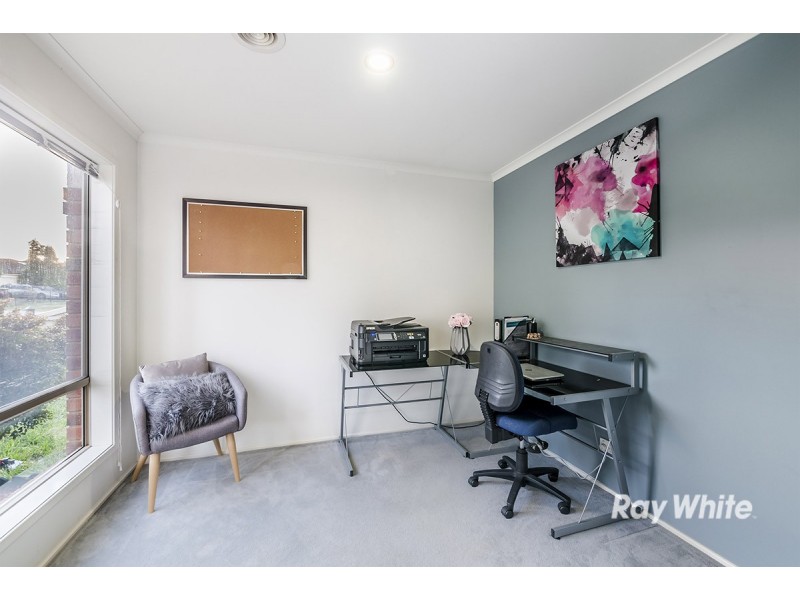 8 Greenbriar Way, Cranbourne West VIC 3977