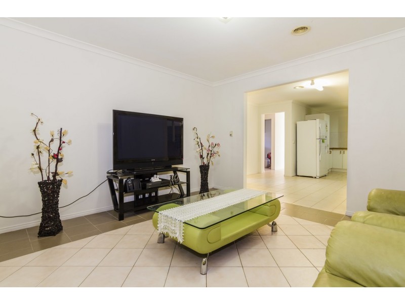 19 Bates Street, Cranbourne West VIC 3977