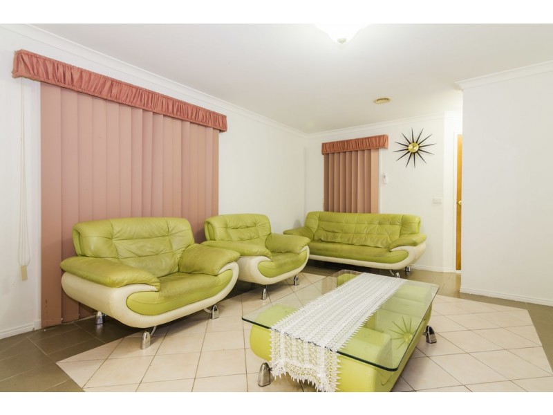 19 Bates Street, Cranbourne West VIC 3977