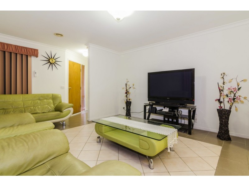 19 Bates Street, Cranbourne West VIC 3977