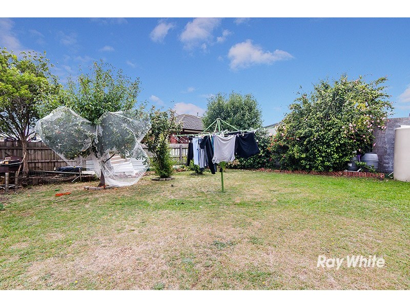 19 Bates Street, Cranbourne West VIC 3977