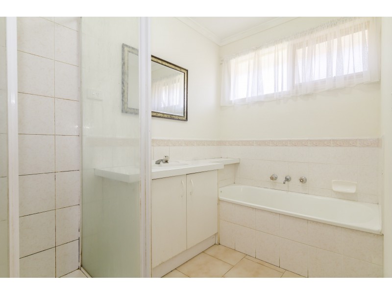 19 Bates Street, Cranbourne West VIC 3977