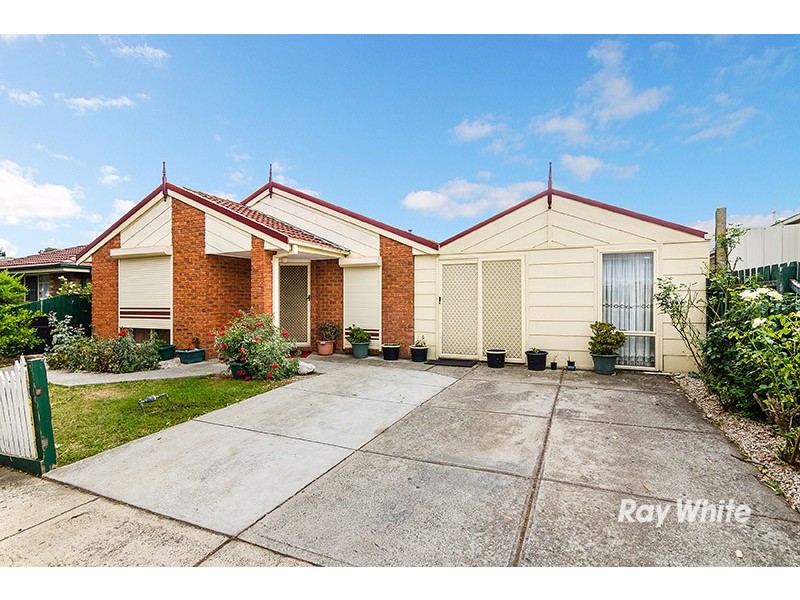 19 Bates Street, Cranbourne West VIC 3977