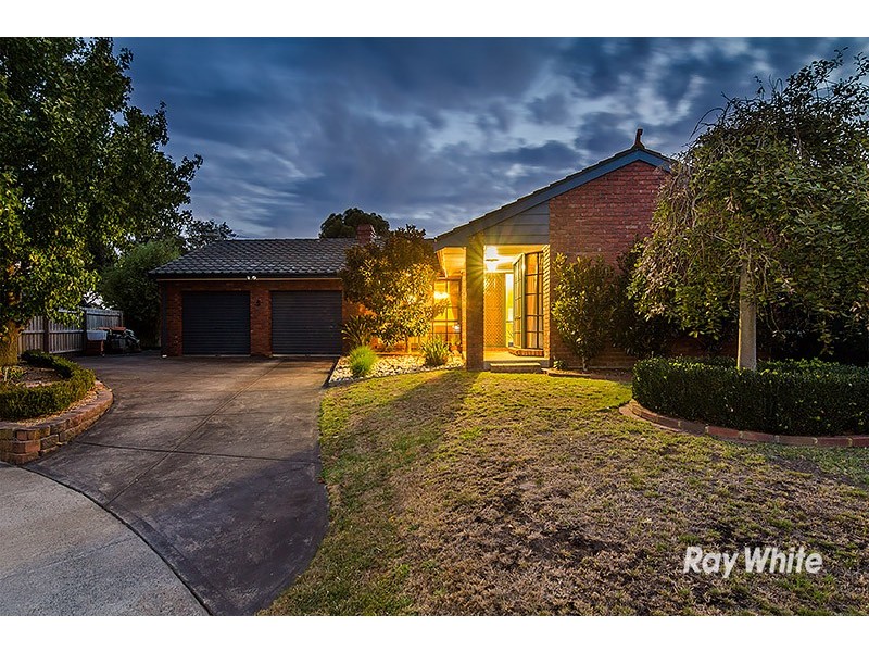 5 Cheshunt Court, Cranbourne North VIC 3977