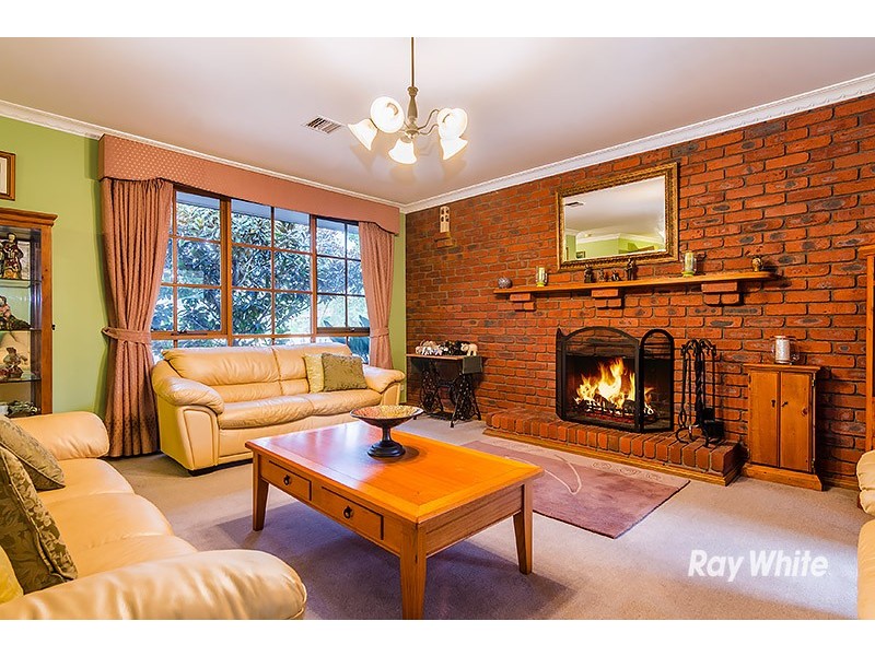 5 Cheshunt Court, Cranbourne North VIC 3977