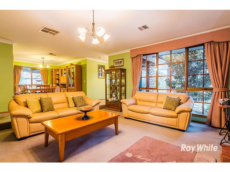 5 Cheshunt Court, Cranbourne North VIC 3977