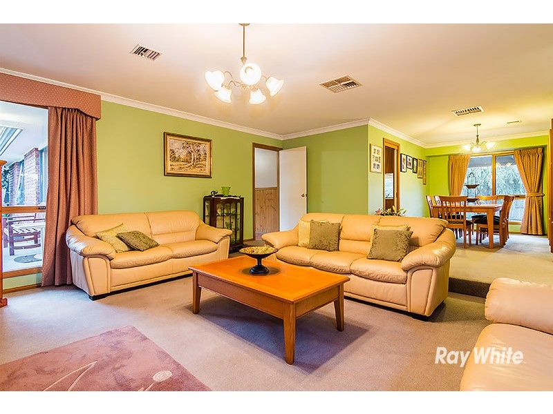 5 Cheshunt Court, Cranbourne North VIC 3977