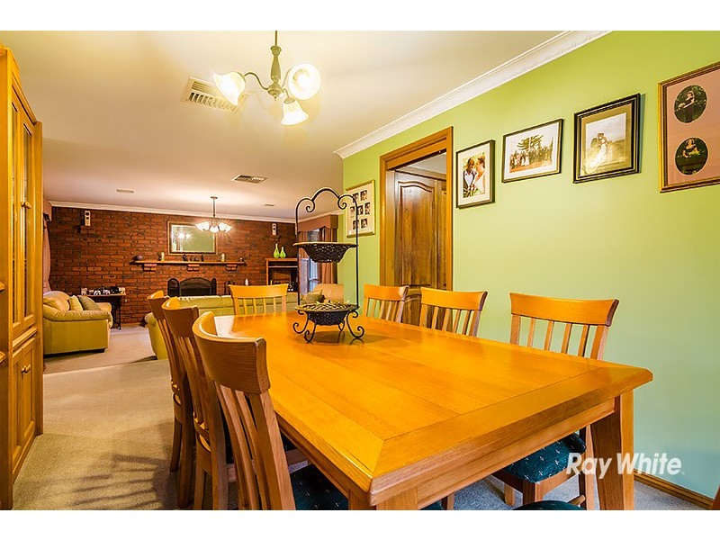 5 Cheshunt Court, Cranbourne North VIC 3977