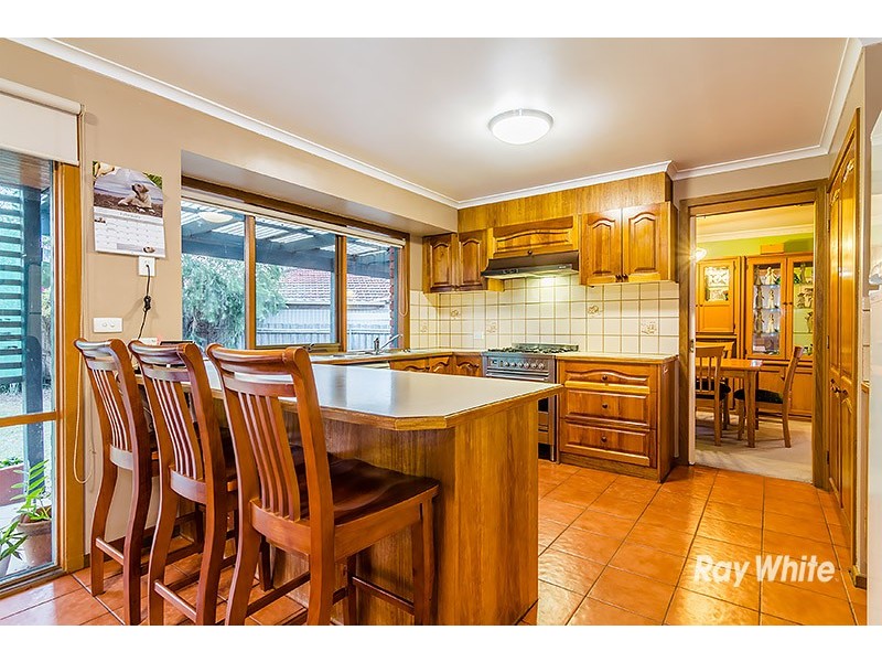 5 Cheshunt Court, Cranbourne North VIC 3977