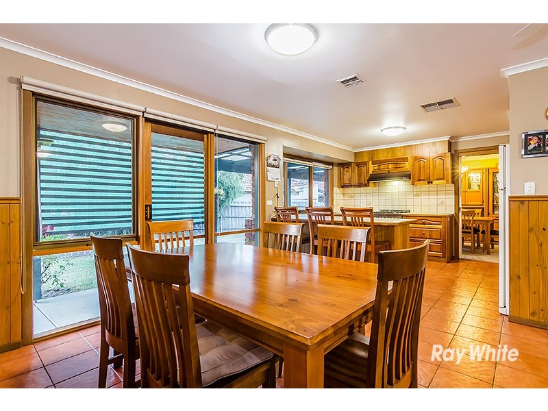 5 Cheshunt Court, Cranbourne North VIC 3977