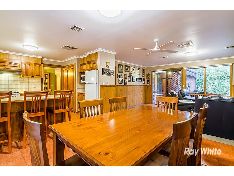 5 Cheshunt Court, Cranbourne North VIC 3977