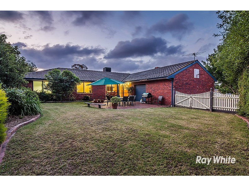 5 Cheshunt Court, Cranbourne North VIC 3977