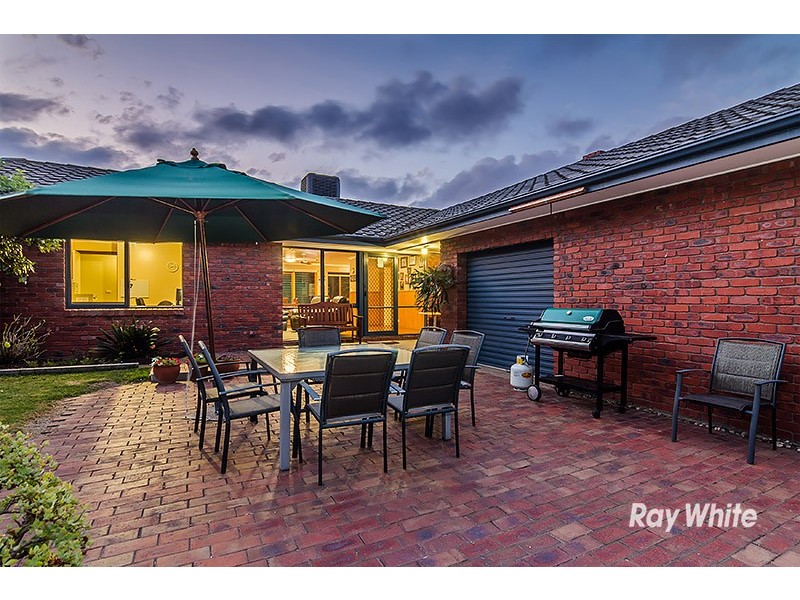 5 Cheshunt Court, Cranbourne North VIC 3977